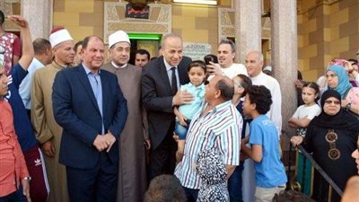 محافظ القليوبية يوزع الهدايا على الأطفال احتفالًا بالعيد