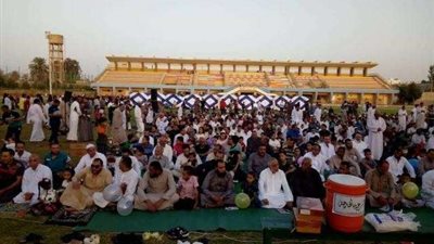 توافد آلاف المصلين بساحات الصلاة في الوادى الجديد