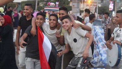 احتفالات المواطنين بالعيد في ميدان مصطفى محمود بالمهندسين