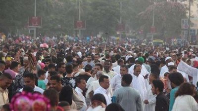 ازدحام بشوارع المهندسين بعد الانتهاء من صلاة العيد