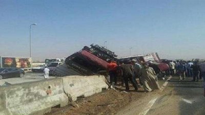 إصابة 3 أشخاص في حادث تصادم سيارتين بالبحيرة