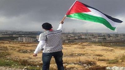 فلسطين تودع رمضان وتستقبل العيد تحت نيران القصف (فيديو)