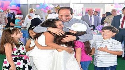 ”الحضن الدافئ“.. عيد أبناء الشهداء في حضرة السيسي (فيديو)