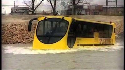 غرق 7 أشخاص وإصابة 28 في سقوط أتوبيس ركاب بقناة بـ”المكسيك”