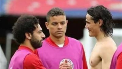 بعد نظرته الشهيرة لكافاني.. محمد صلاح يقصف جبهة سعد سمير ”صور“