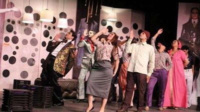 عادل حسان: «يوم معتدل جدًا» يواصل نجاحه الجماهيري على مسرح ملك