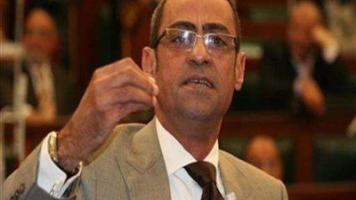 ”الجندي” يطالب رئيس الوزراء بضبط التعريفة الجديدة بمواقف السيارات