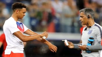 طرف تالت في الملعب أزعج منتخبي تونس وإنجلترا أثناء المباراة (فيديو)