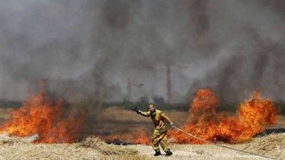 حريق هائل بشمال وشرق غزة بسبب الطائرات الورقية