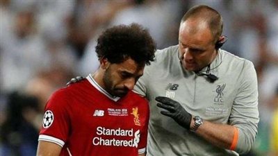 ليفربول يرسل طبيبًا خاصًا لـ«صلاح» للتأكد من تعافيه