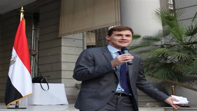 قبل مباراة مصر وروسيا السفير البريطاني للفراعنة: ”شدوا حيلكم يا رجالة”