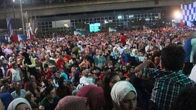 الجماهير المصرية تحرص على متابعة مباريات المنتخب بمقر نادي الجزيرة (صور)