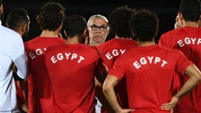 بعد الخسارة.. اجتماع تصحيح أخطاء مع ”الفراعنة” في فندق الإقامة