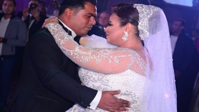 زوج «ويزو» يطالبها بحلاقة شعرها لهذا السبب.. فيديو