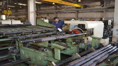 برلماني يشيد بدور الحكومة في النهوض بالقطاع الصناعي