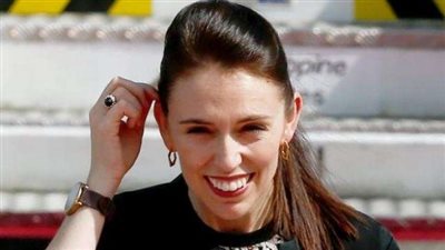 في إجازة وضع.. رئيسة وزراء نيوزيلندا مع مولودتها الأولى (صور)