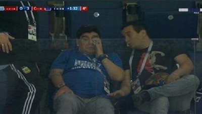 دموع مارادونا على منتخب التانجو تتصدر مواقع التواصل (فيديو)