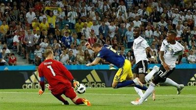 السويد تتقدم على ألمانيا وتهدد بقائها في المونديال