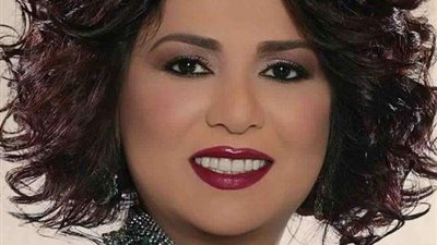 تعرف على.. أول فنانة تقود سيارة في شوارع السعودية