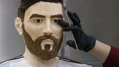 شاهد.. كيف احتفلت روسيا بعيد ميلاد ميسي (صور)