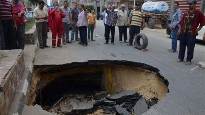 هبوط أرضي يعطل حركة السيارات في الغربية