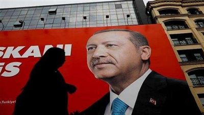 «أبو مازن» يهنئ «أردوغان» بتقدمه في الانتخابات التركية