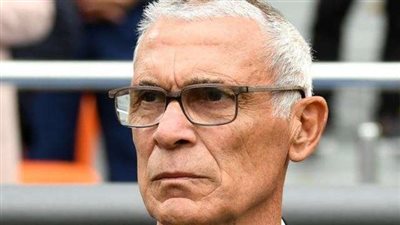 كوبر يدفع بالحضرى أساسيا أمام السعودية