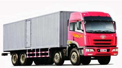 شاهد.. حمولة ثقيلة تنهي حياة عامل