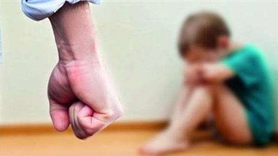 «يموت الضنى ويبقى الحضن».. خبراء يكشفون أسباب قتل الآباء لأبنائهم