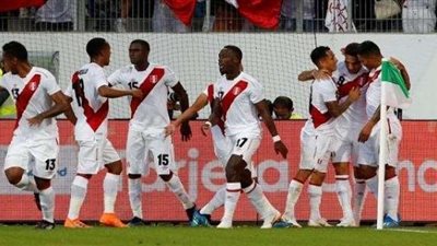 هدف أول لمنتخب بيرو في شباك أستراليا بكأس العالم