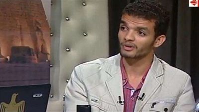 شاب مصري يكشف تفاصيل اختراعه لـ«تكييف» يغطي الإنسان أثناء السير (فيديو)