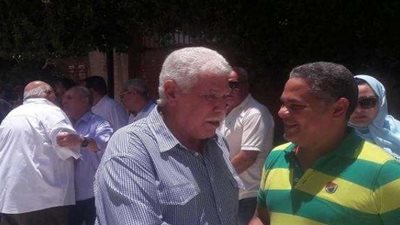 حسن شحاته وربيع ياسين يتقدمان جنازة لاعب الزمالك السابق