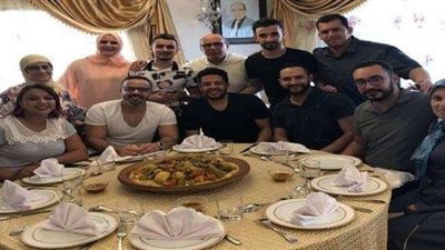 حماقي يُشارك صورته مع عصام سرحان وشيماء عبد العزيز في المغرب