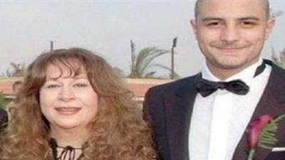 أحمد الفيشاوي يعبر عن حبه لوالدته بصورة قديمة على «إنستجرام»