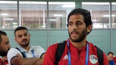 وصول بعثة المنتخب إلى مطار القاهرة وسط حراسة أمنية مشددة