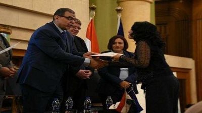 وزير القوى العاملة يكرم ممثلي الوزارة  ومنظمة العمل الدولية