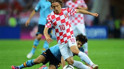 مودريتش يقود كرواتيا أمام الدنمارك بكأس العالم