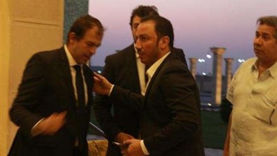 توافد النجوم على عزاء الفنان الراحل مدحت مرسي