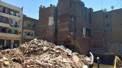 التفاصيل الكاملة لحادث انهيار عقارين بالساحل