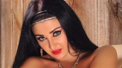 صافيناز تهنئ منتخب بلدها على ”إنستجرام”