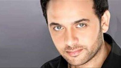 على طريقته الخاصة.. مصطفى قمر يفرح بخروج إسبانيا من المونديال