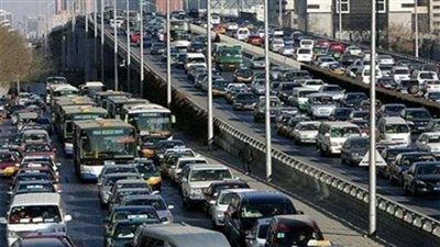 كثافات مرورية بمصر الجديدة وإصابة شخصين إثر حادث بالسيدة عائشة