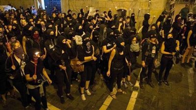 تظاهرات نسائية للمطالبة بحقوق المرأة في إسبانيا (صور)