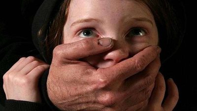 الجريمة والعقاب.. ”قانوني” يكشف عقوبة مختطفي الأطفال