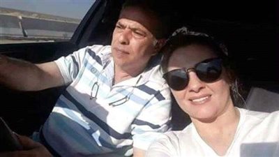 عكاشة من شهر العسل: ”الكلاب تنبح وأنا وزوجتي نسير”.. (صور)