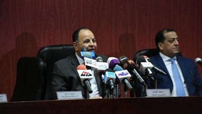 جولة وزير المالية بـ«مركز كبار الممولين» صباح اليوم