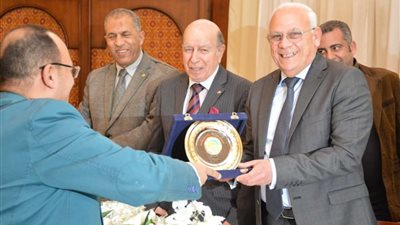 محافظ بورسعيد يشهد ختام البطولة العربية لتنس الطاولة