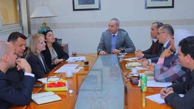 نائب وزير النقل يلتقي وفد البنك الأوروبي لإعادة الإعمار والتنمية