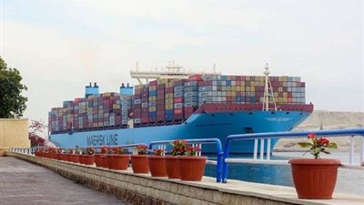 مهاب مميش: انتظام حركة الملاحة بقناة السويس وعبور 55 سفينة