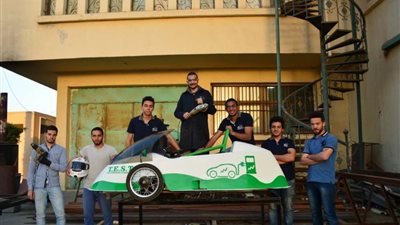 فريق ابتكار أول سيارة 